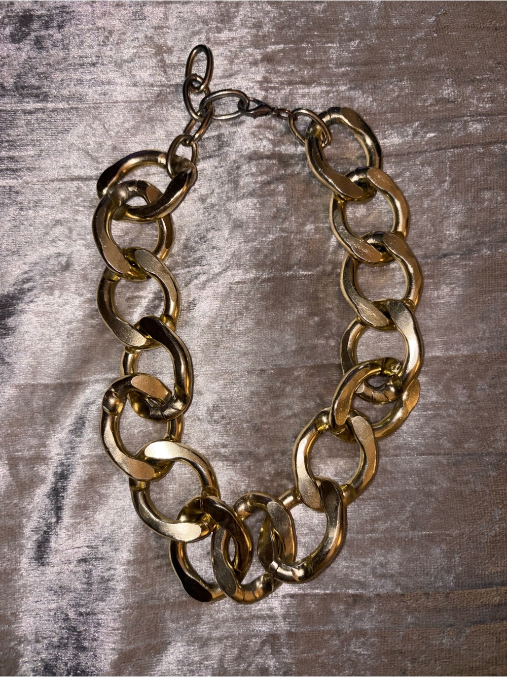 Elegant Gold Oversized Link Necklace